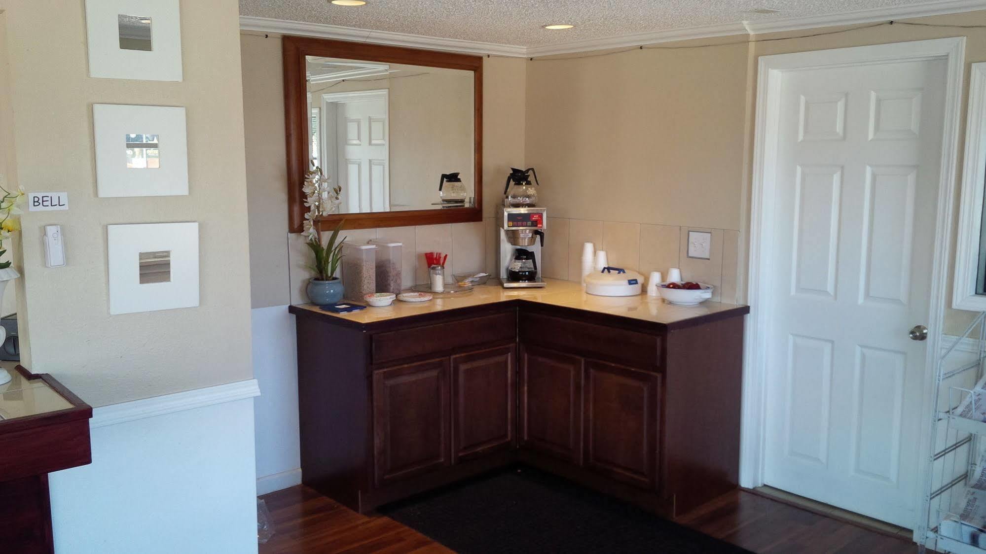 Holiday Lodge Port Angeles Bagian luar foto